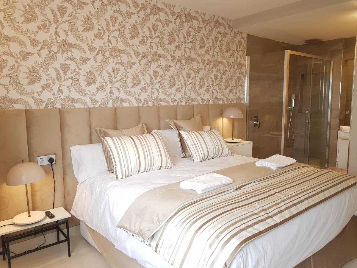 Fabulous Apartment In Front Of Sea & Marina With Incredible Views เอสเตโปนา ภายนอก รูปภาพ