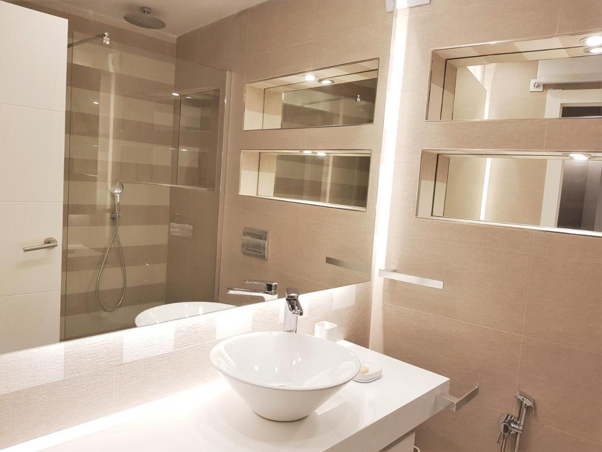 Fabulous Apartment In Front Of Sea & Marina With Incredible Views เอสเตโปนา ภายนอก รูปภาพ